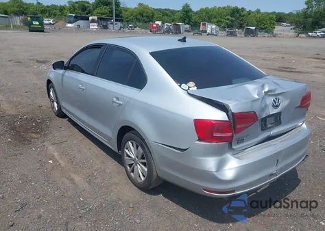 2015 Volkswagen Jetta 1.8T Se z USA, uszkodzony, nr VIN 3VWD17AJ7FM421327